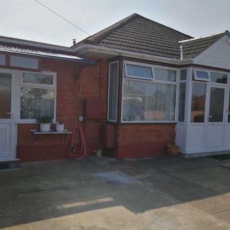 Rest Room Near To Heathrow Airport Ashford (Surrey) Exterior foto