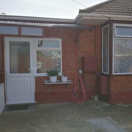 Rest Room Near To Heathrow Airport Ashford (Surrey) Exterior foto