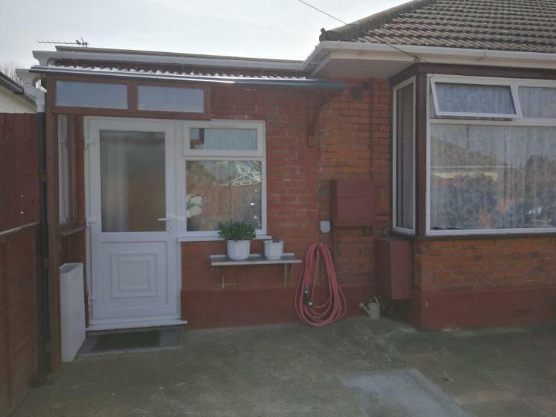 Rest Room Near To Heathrow Airport Ashford (Surrey) Exterior foto